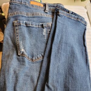 Distressed skinny jeans